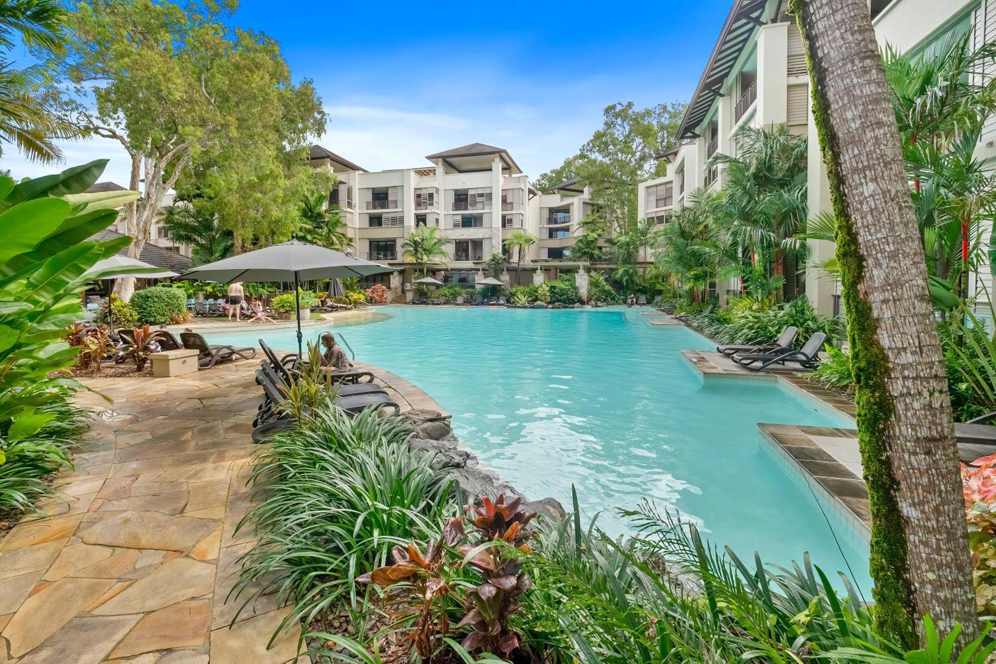 Private Apartments In The Temple Beachfront Resort Palm Cove Extérieur photo