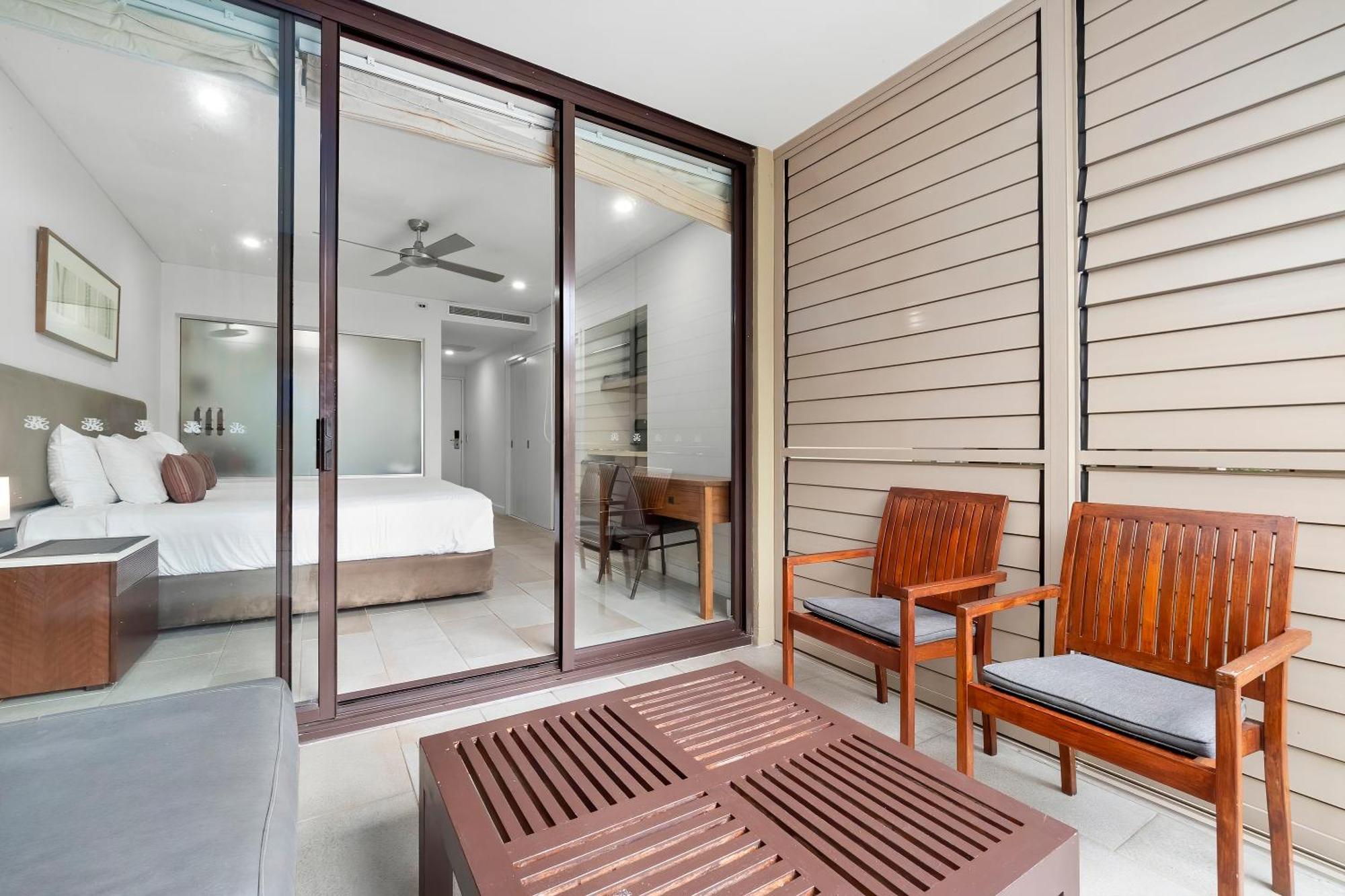 Private Apartments In The Temple Beachfront Resort Palm Cove Chambre photo