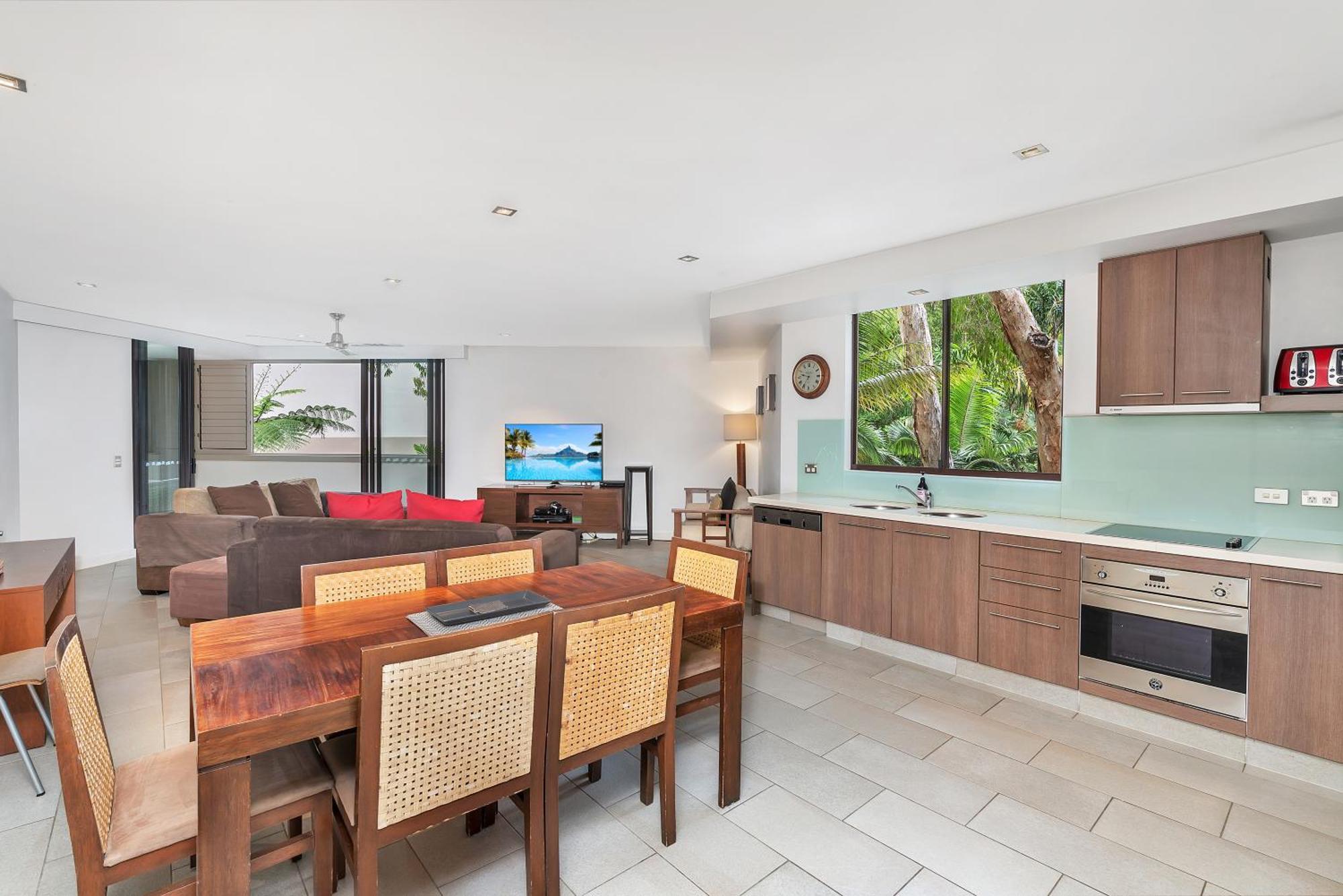 Private Apartments In The Temple Beachfront Resort Palm Cove Chambre photo