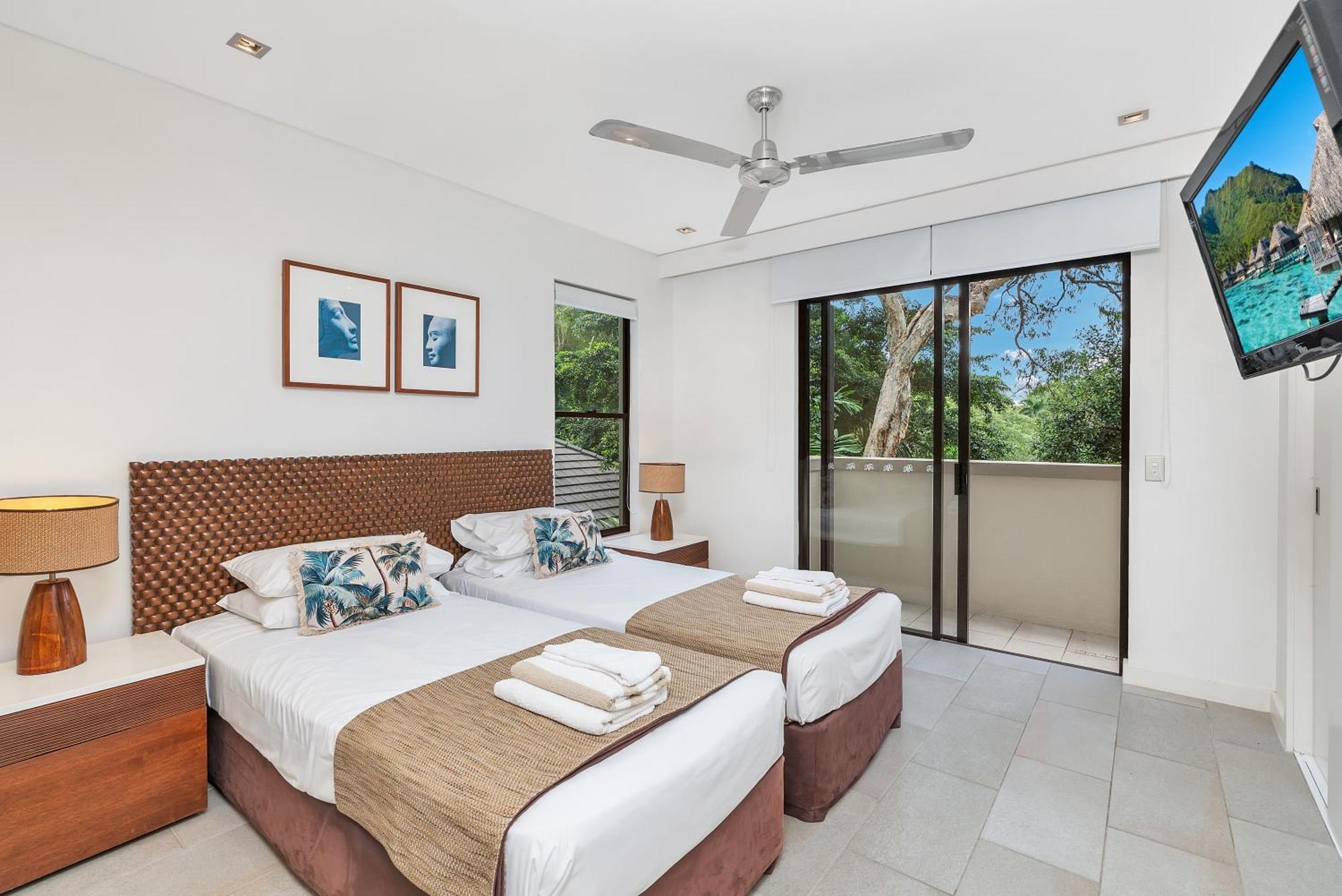 Private Apartments In The Temple Beachfront Resort Palm Cove Chambre photo