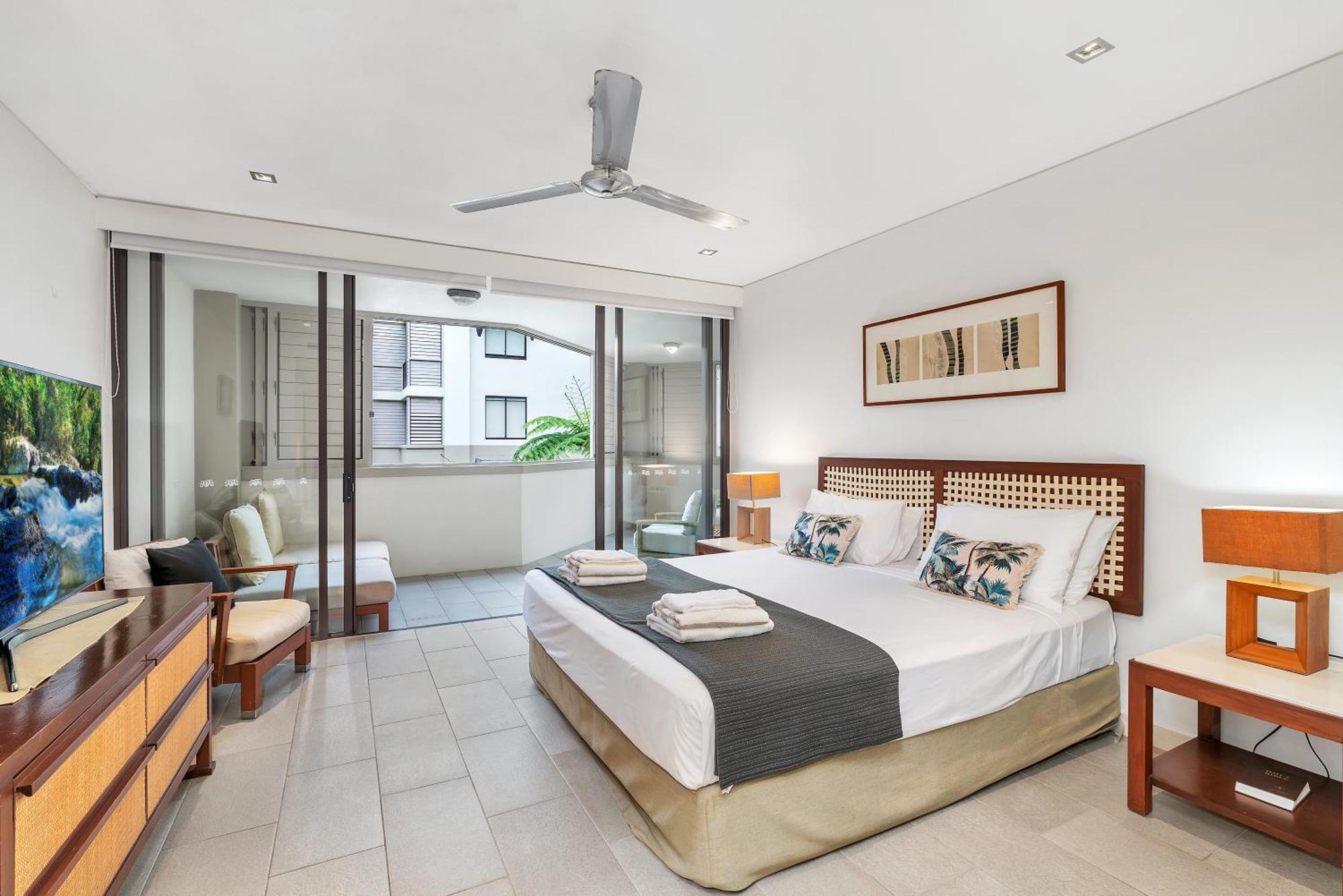 Private Apartments In The Temple Beachfront Resort Palm Cove Chambre photo