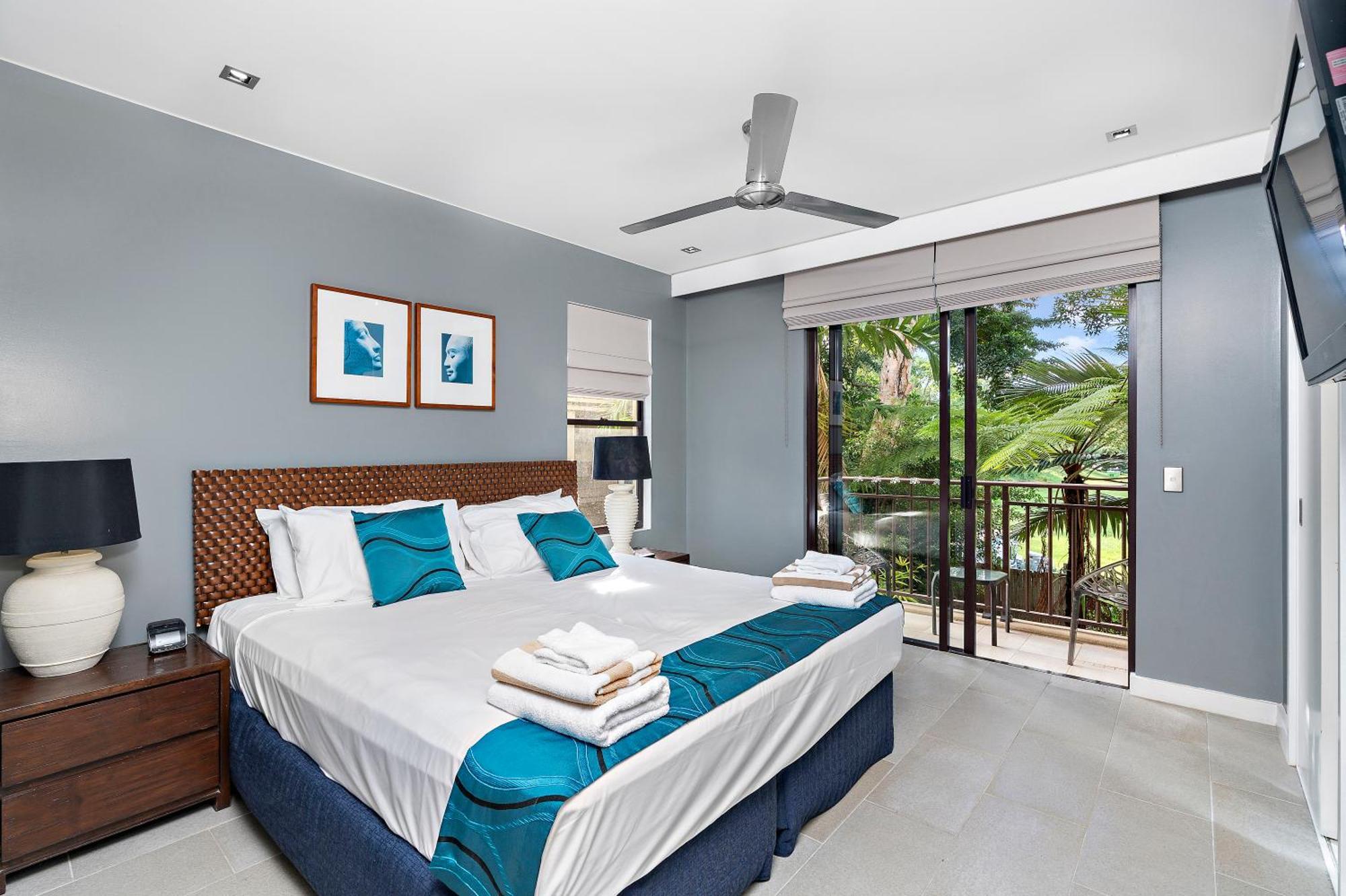 Private Apartments In The Temple Beachfront Resort Palm Cove Chambre photo