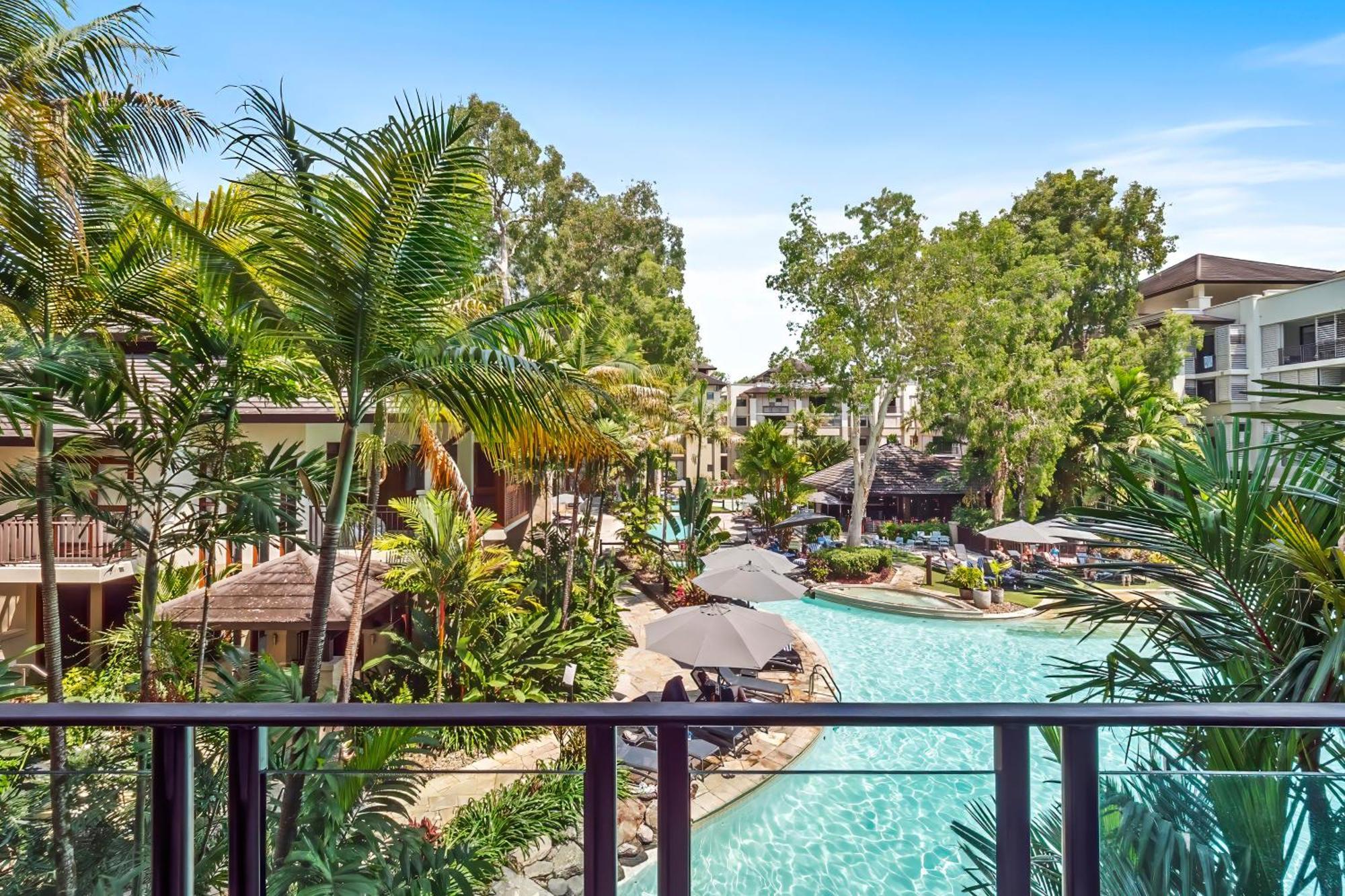 Private Apartments In The Temple Beachfront Resort Palm Cove Chambre photo