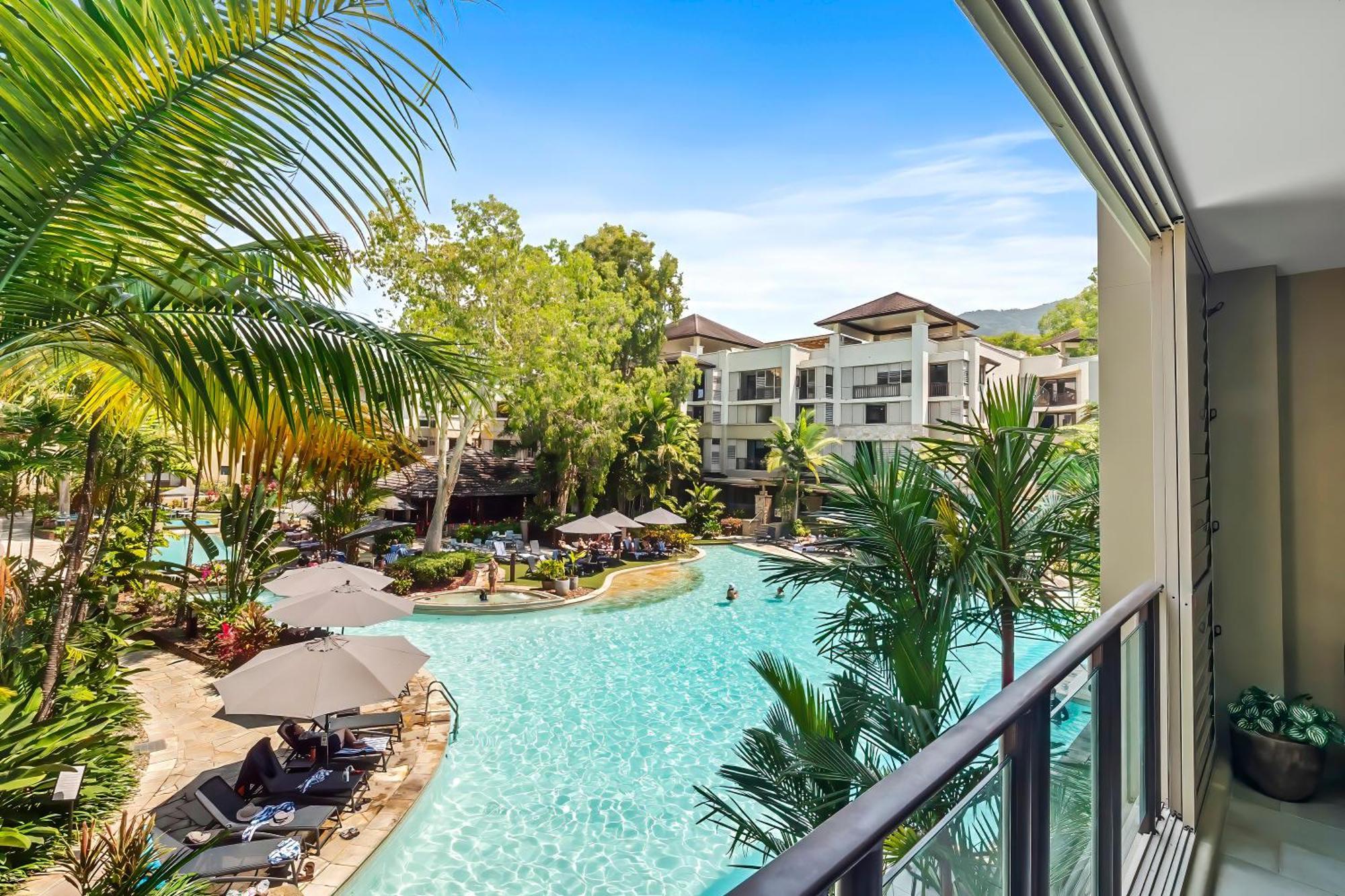 Private Apartments In The Temple Beachfront Resort Palm Cove Chambre photo