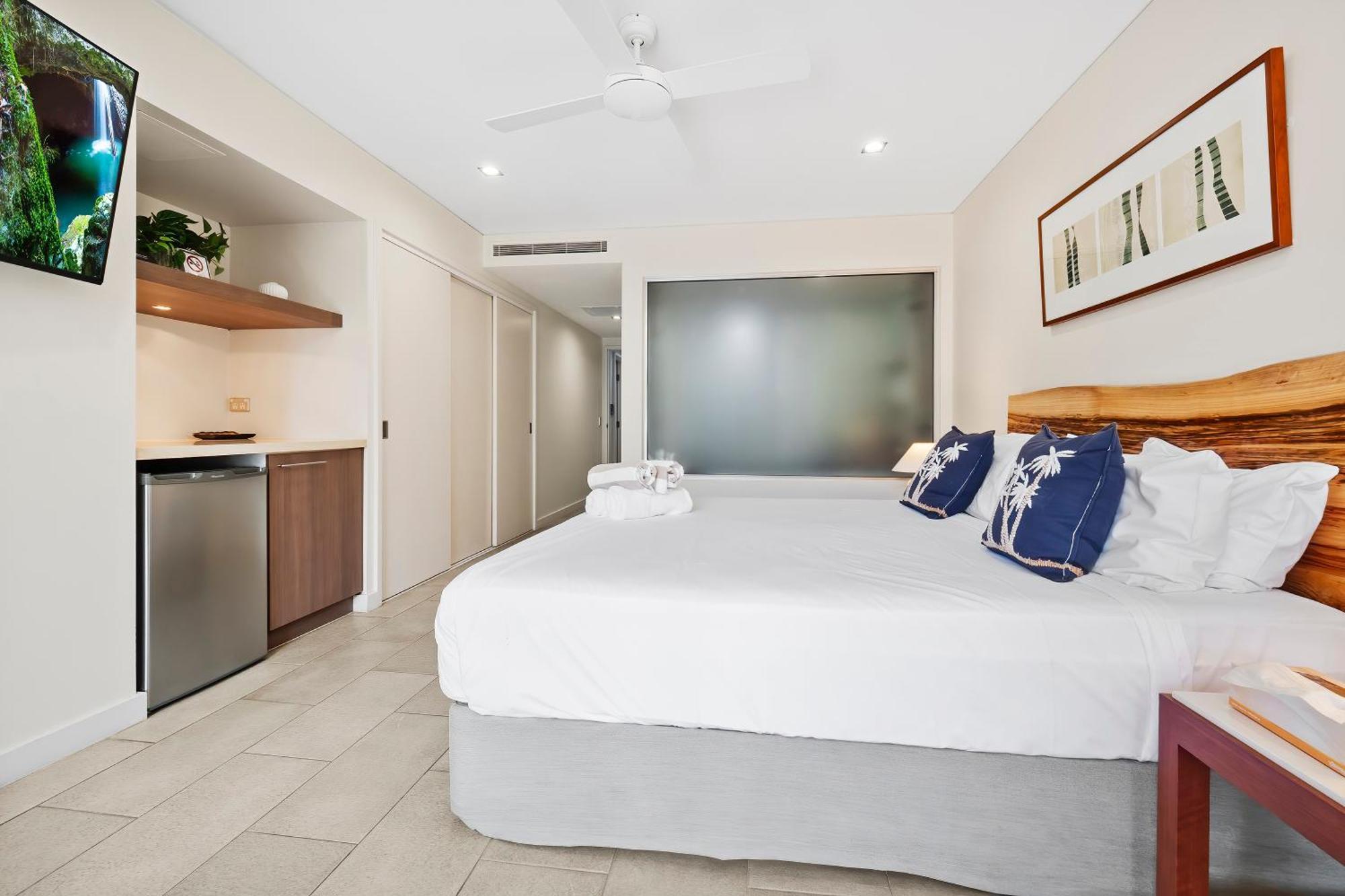 Private Apartments In The Temple Beachfront Resort Palm Cove Chambre photo