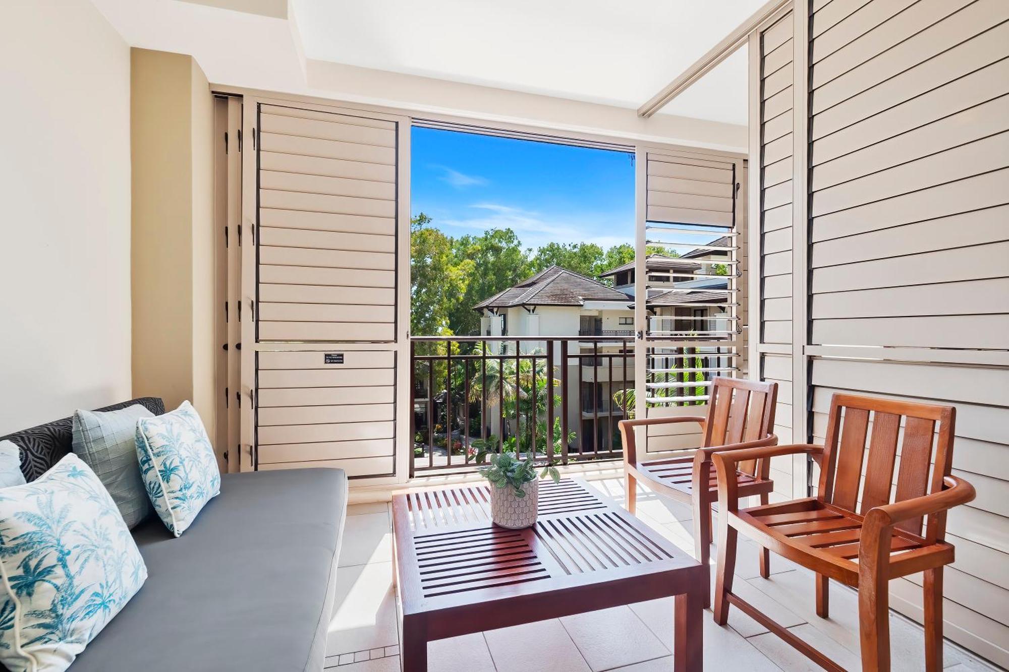 Private Apartments In The Temple Beachfront Resort Palm Cove Chambre photo