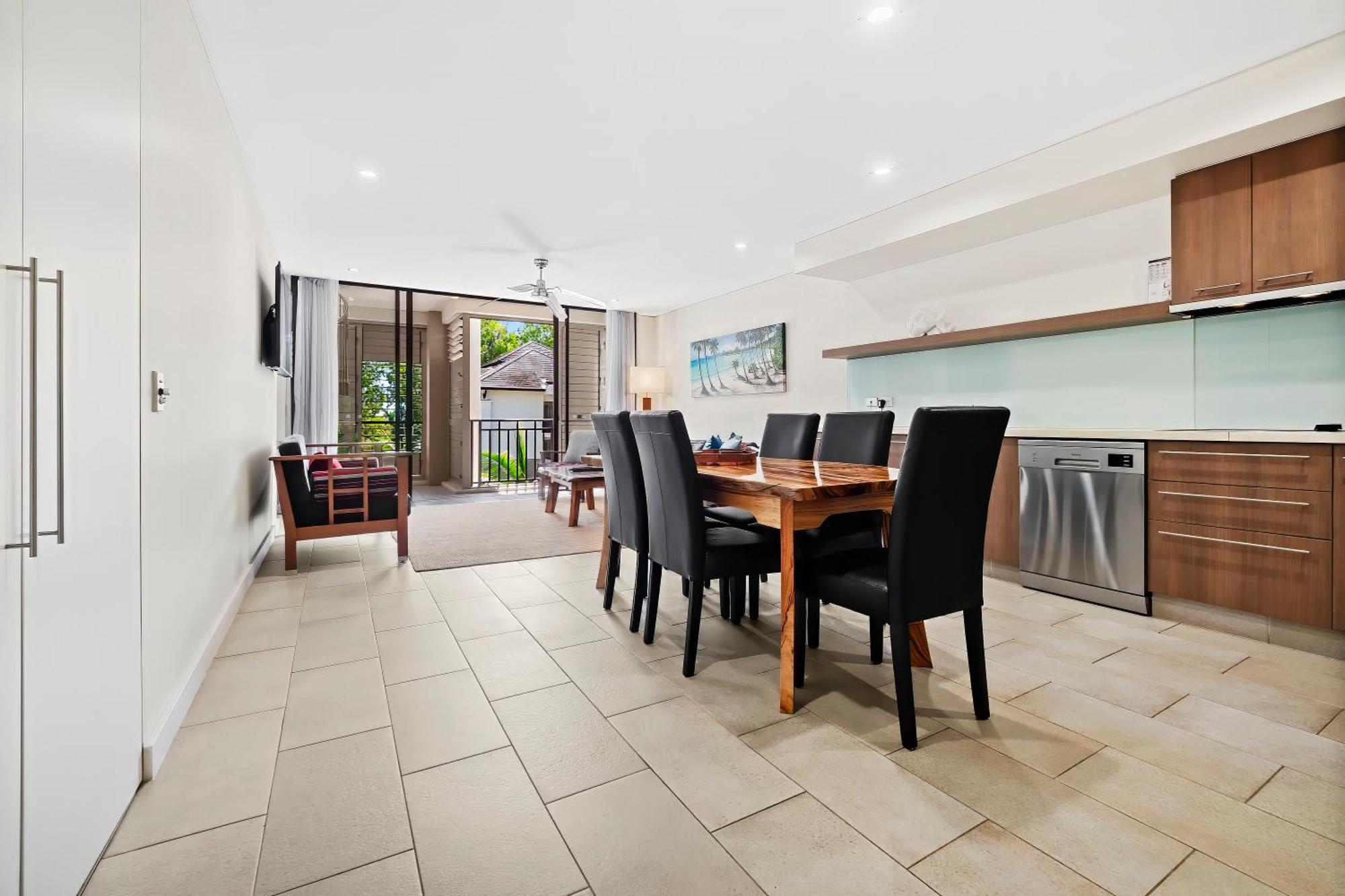 Private Apartments In The Temple Beachfront Resort Palm Cove Chambre photo