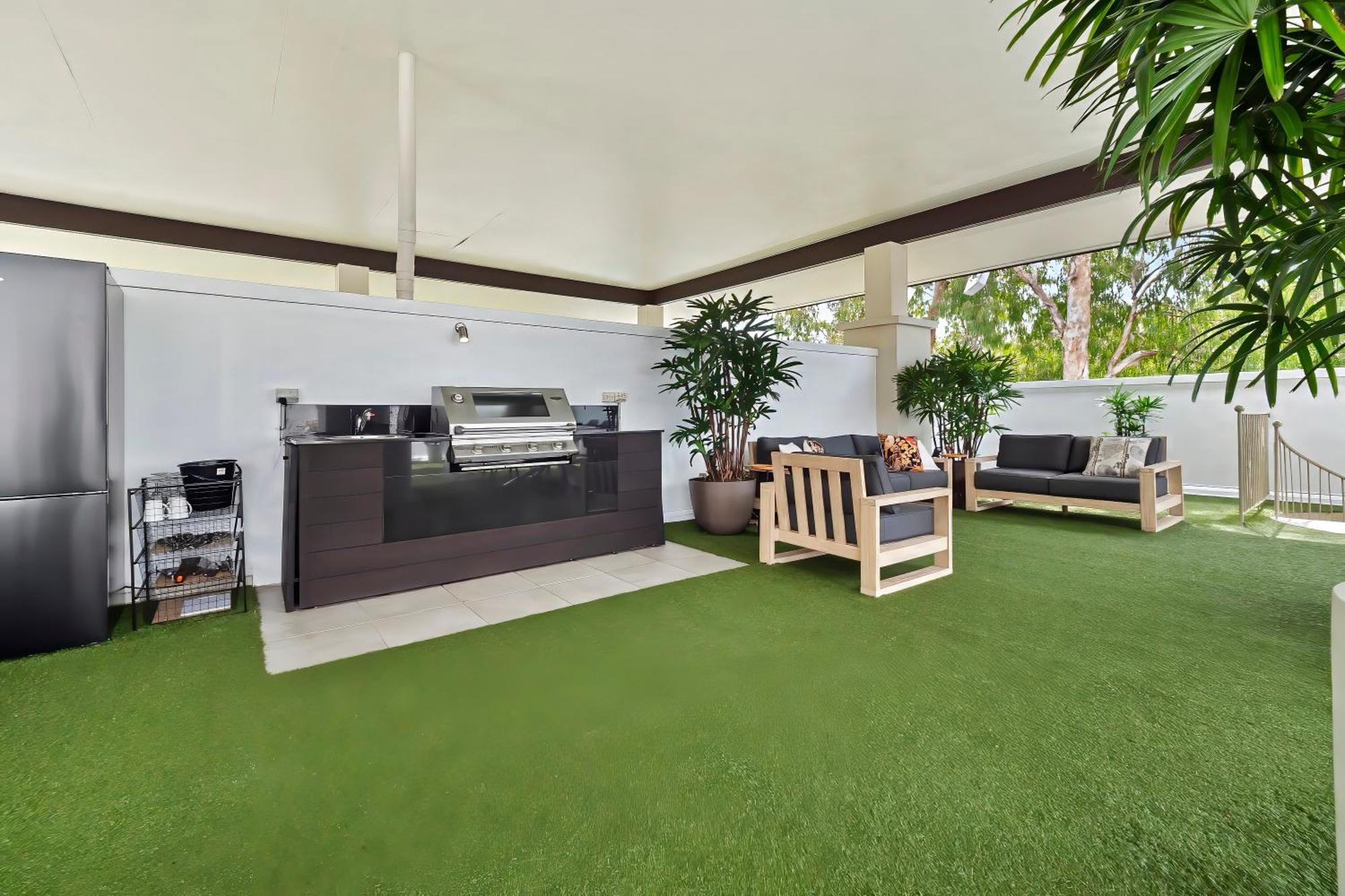 Private Apartments In The Temple Beachfront Resort Palm Cove Chambre photo