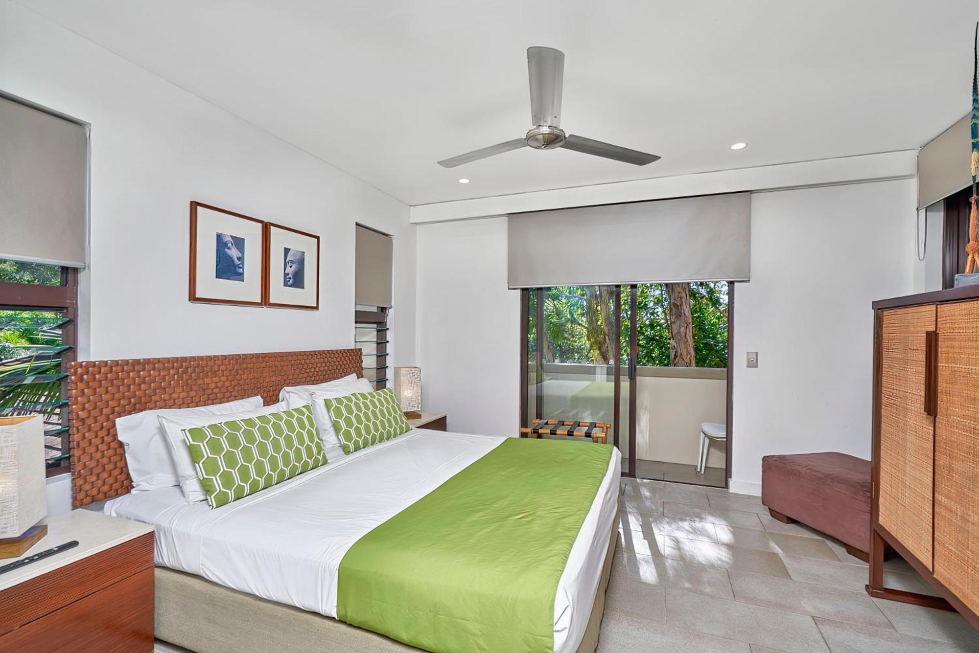 Private Apartments In The Temple Beachfront Resort Palm Cove Chambre photo