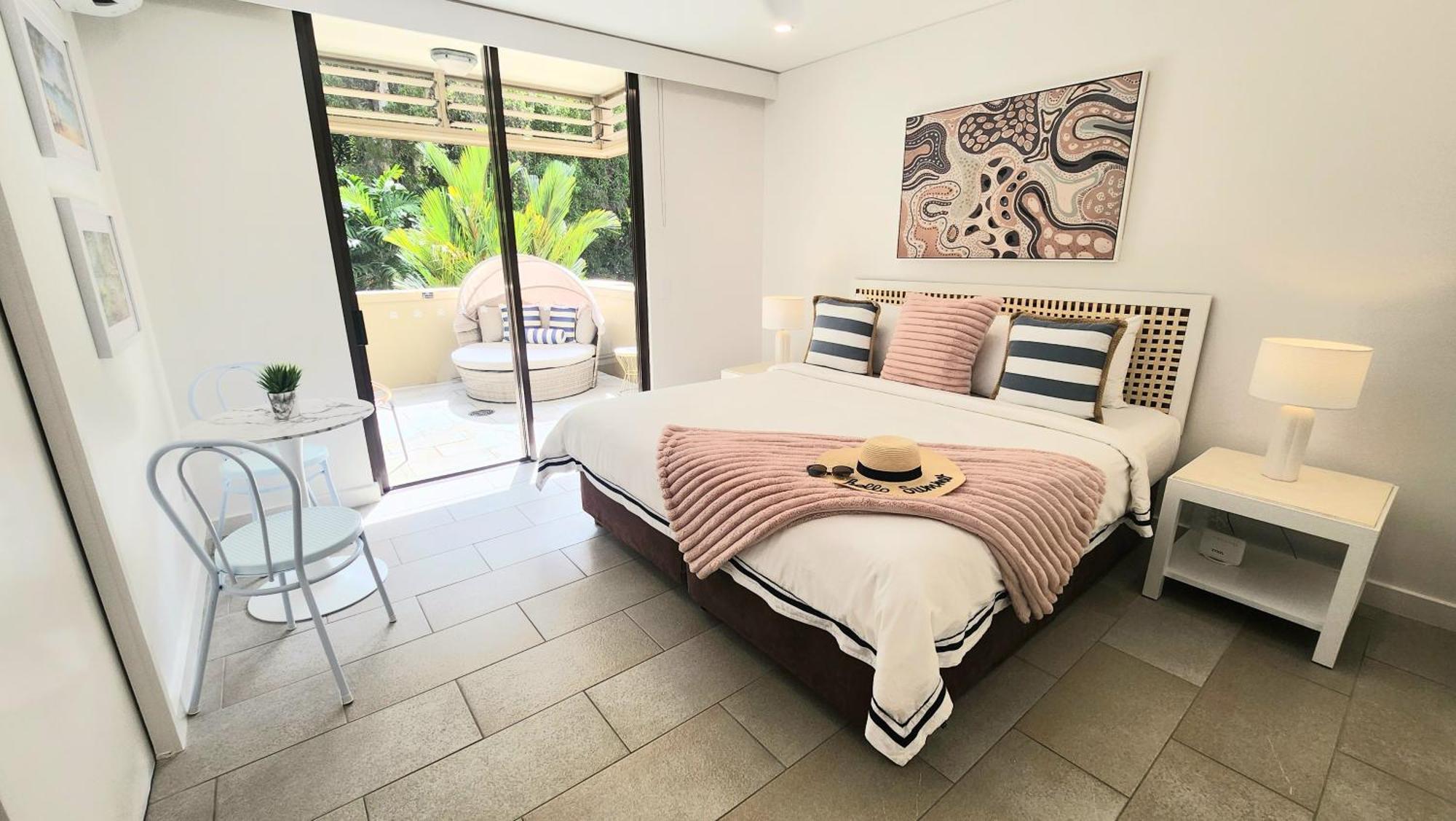 Private Apartments In The Temple Beachfront Resort Palm Cove Chambre photo