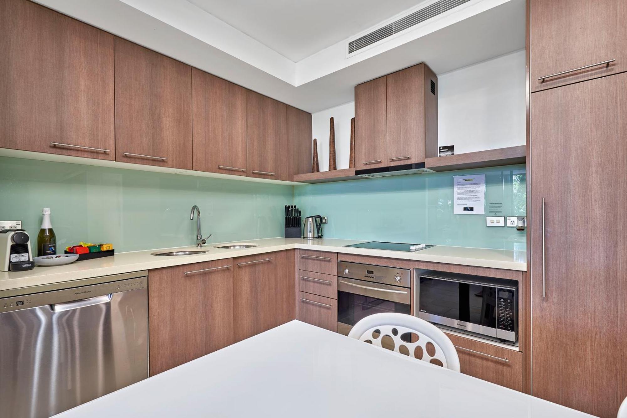 Private Apartments In The Temple Beachfront Resort Palm Cove Chambre photo